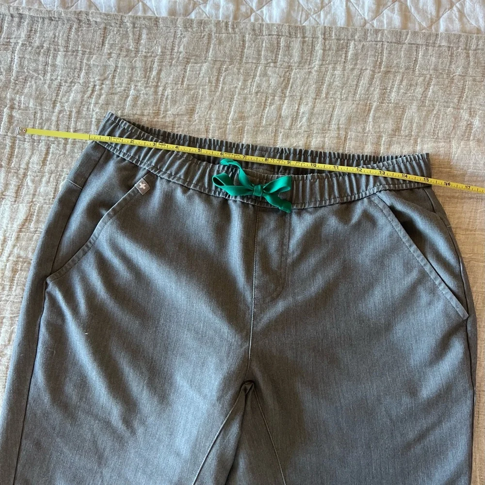 FIGS Graphite Jogger Scrub Pants | Men’s Size Small